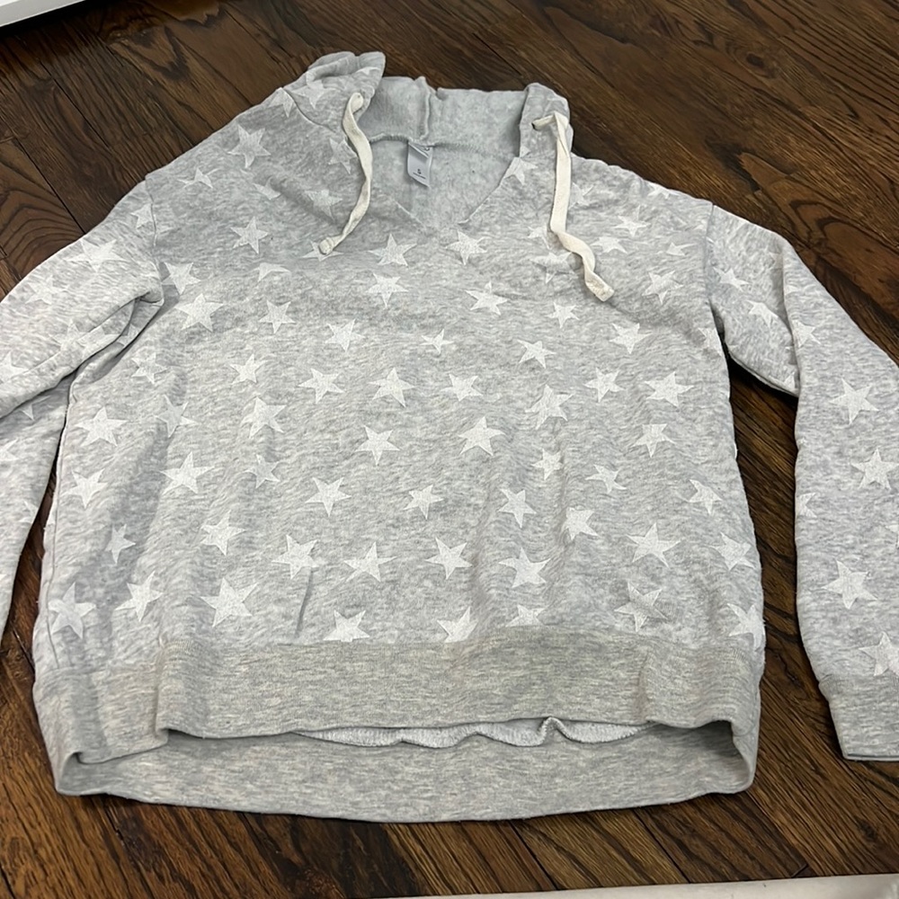 grey hoodie w white stars